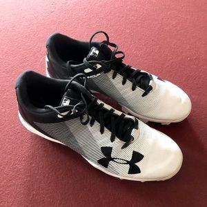 Ladies UNDER ARMOUR Cleats 8.5